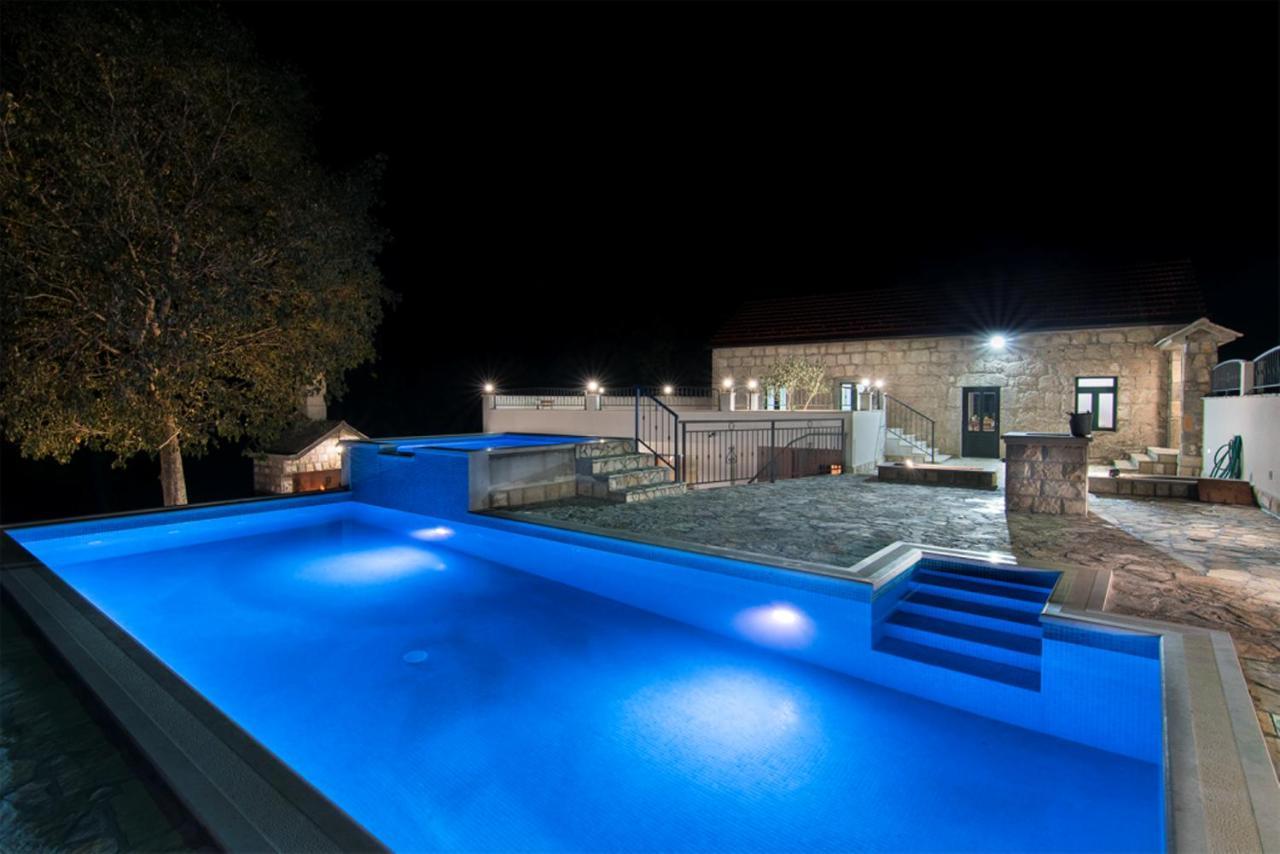 Dvori Stipanovi With Heated Pool And Jacuzzi Villa Donje Rascane Buitenkant foto