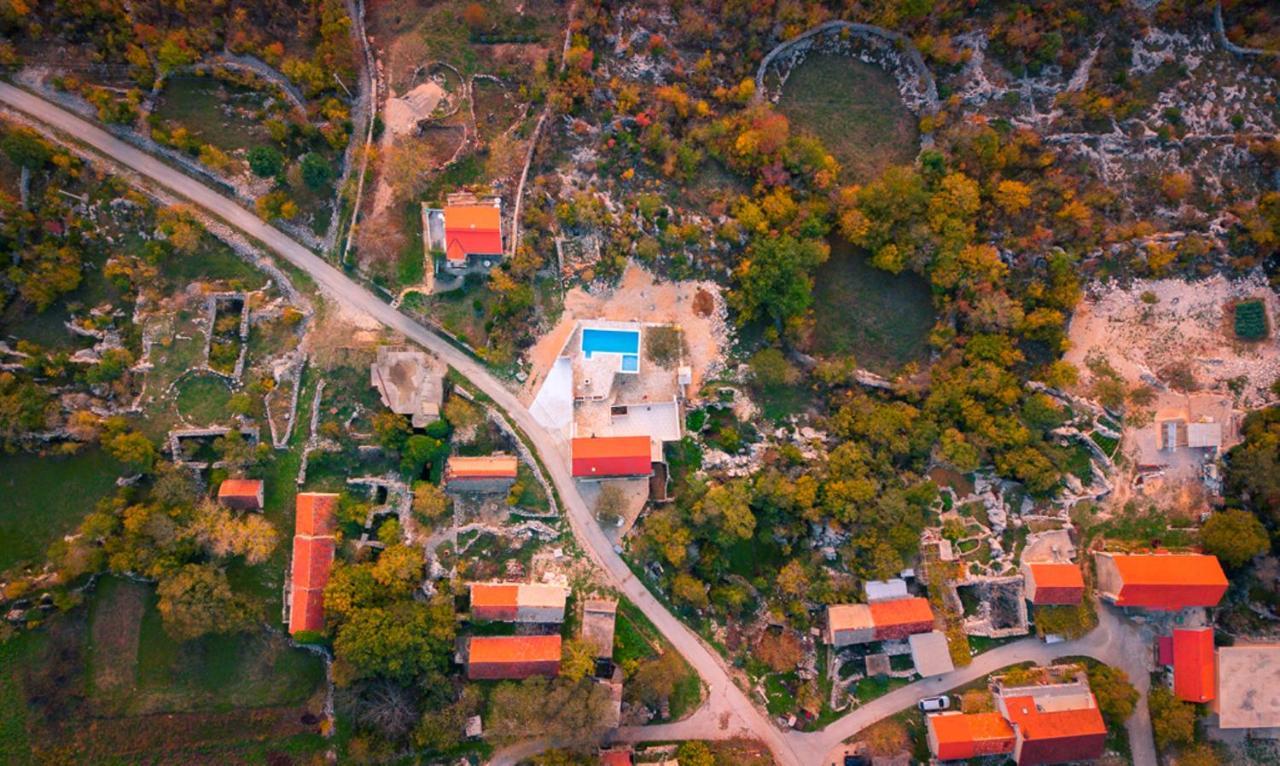 Dvori Stipanovi With Heated Pool And Jacuzzi Villa Donje Rascane Buitenkant foto