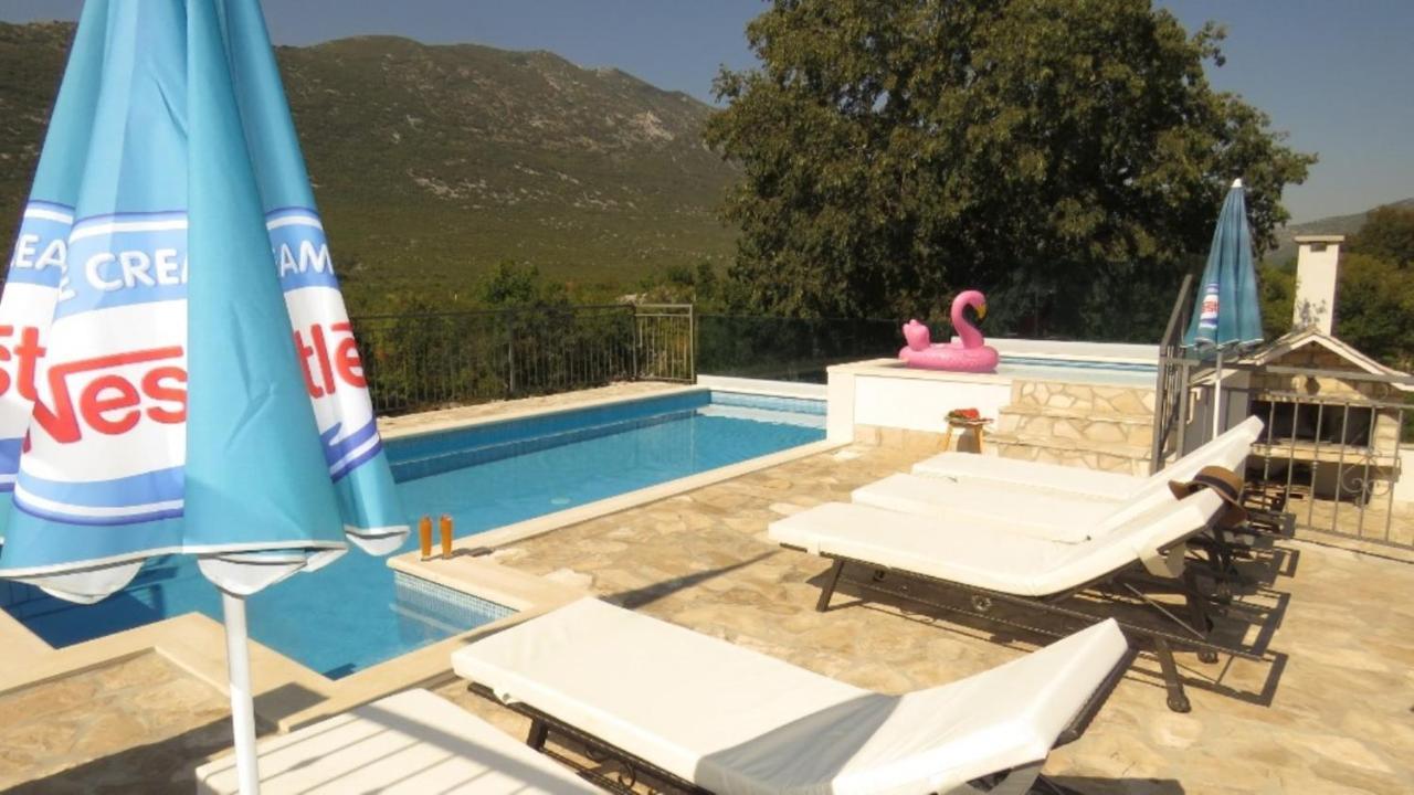 Dvori Stipanovi With Heated Pool And Jacuzzi Villa Donje Rascane Buitenkant foto