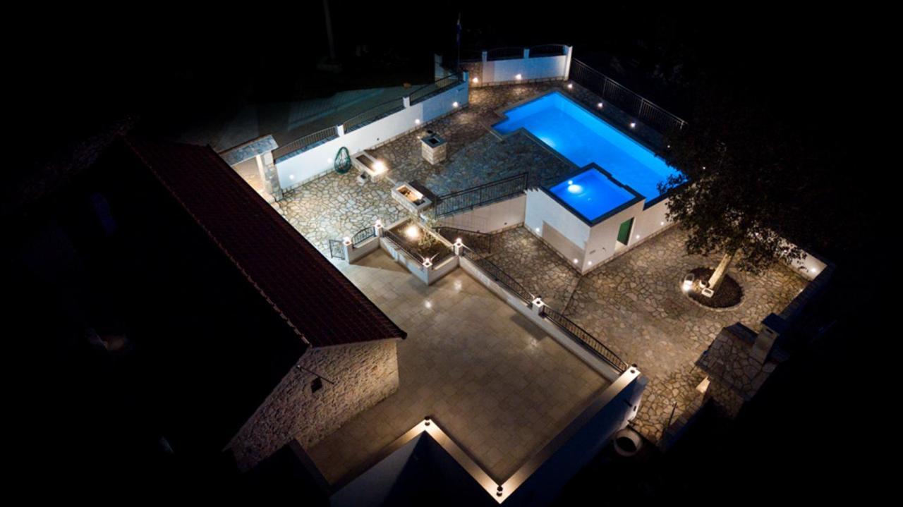 Dvori Stipanovi With Heated Pool And Jacuzzi Villa Donje Rascane Buitenkant foto