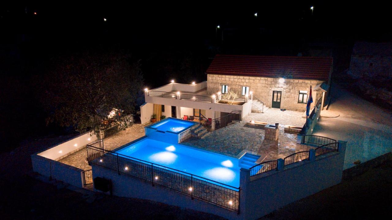 Dvori Stipanovi With Heated Pool And Jacuzzi Villa Donje Rascane Buitenkant foto