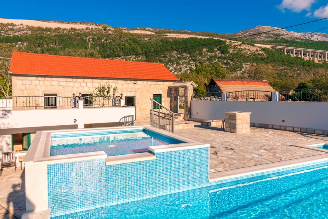 Dvori Stipanovi With Heated Pool And Jacuzzi Villa Donje Rascane Buitenkant foto