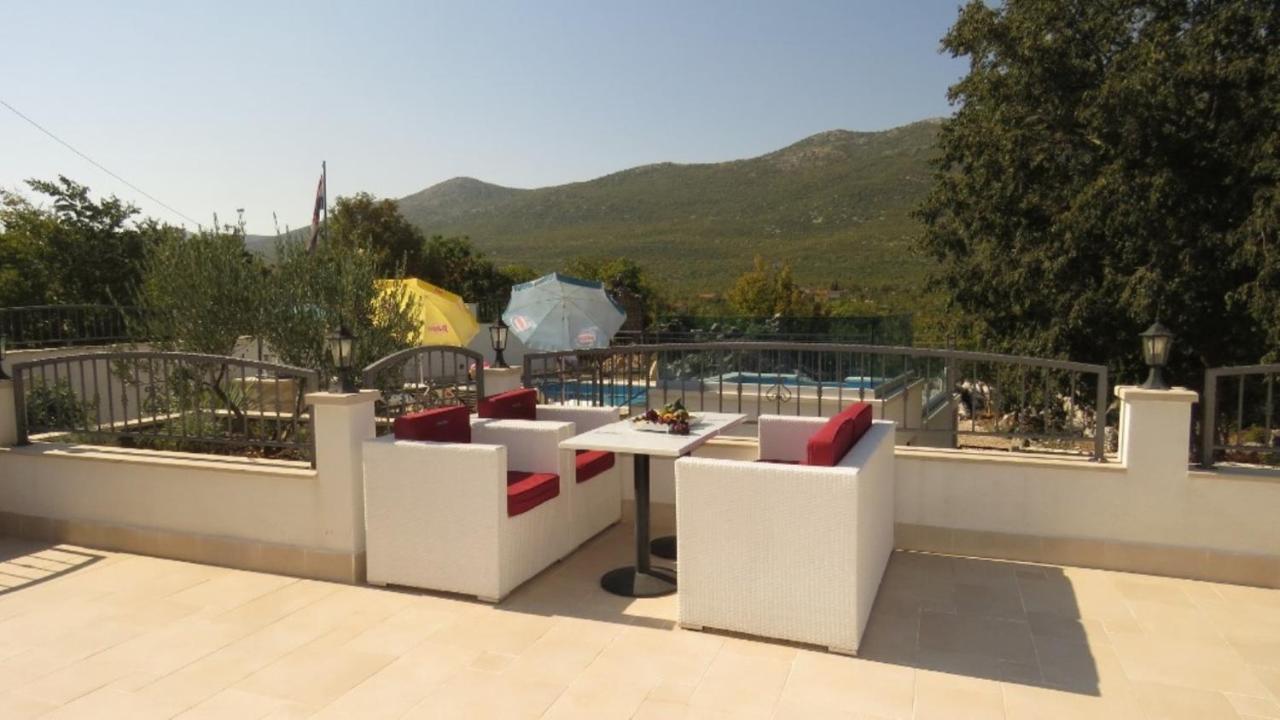 Dvori Stipanovi With Heated Pool And Jacuzzi Villa Donje Rascane Buitenkant foto