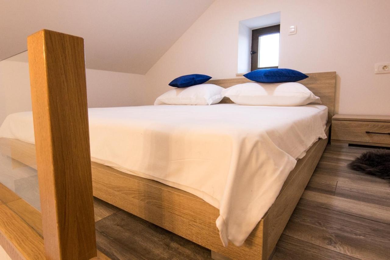 Dvori Stipanovi With Heated Pool And Jacuzzi Villa Donje Rascane Buitenkant foto